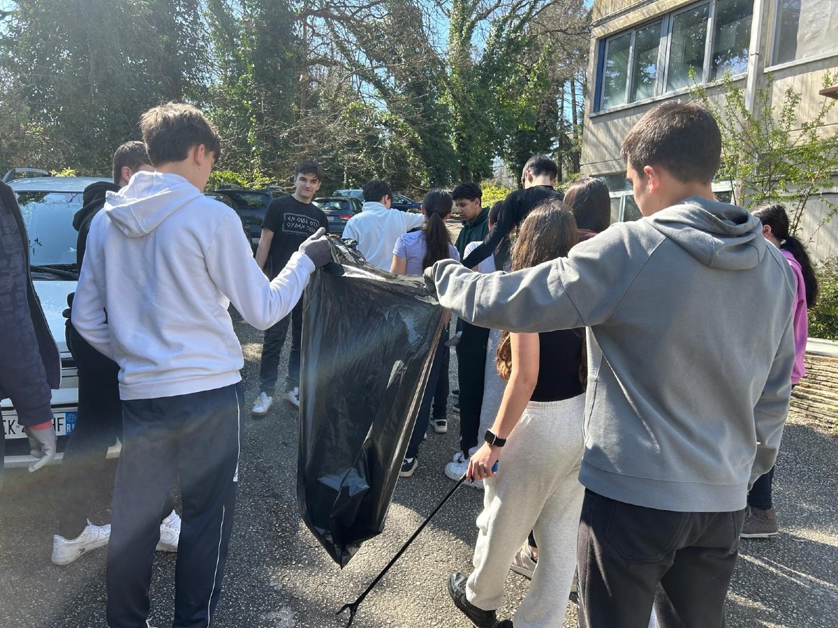 Novafeltria: studenti e studentesse del Tonino Guerra all’opera per il decoro e la cura degli spazi - 