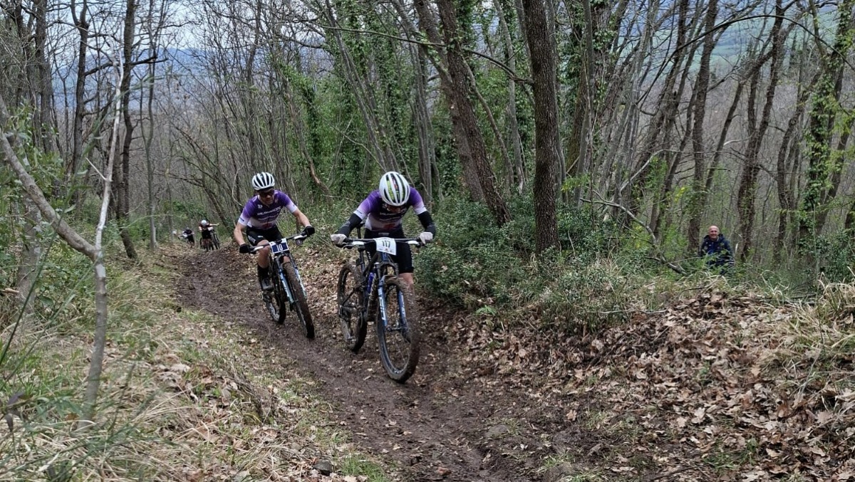 Novafeltria, che spettacolo con le Mountain Bike: il fango ostacolo, ma Emanuele Bucci è infrenabile - 
