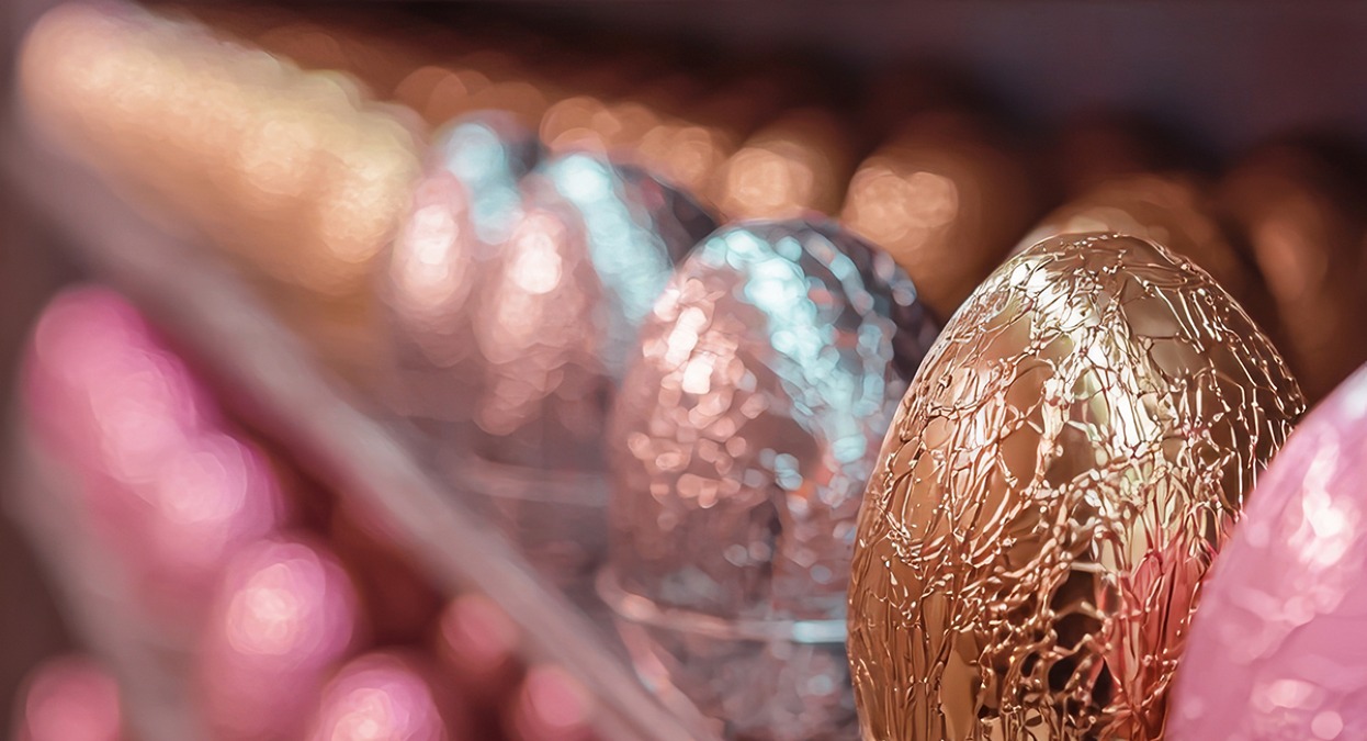 Cerca di rubare uova di Pasqua per centinaia di euro e aggredisce gli agenti: arrestata 51enne - 