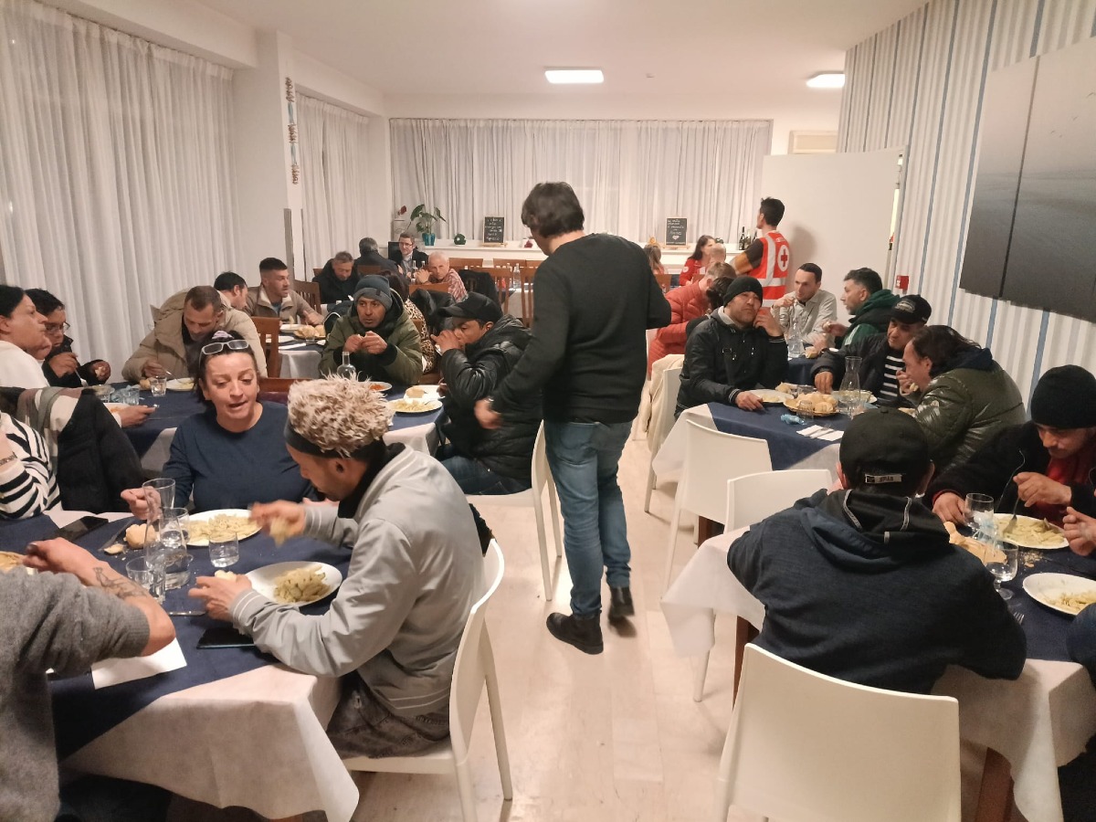 "Rimini, le religioni si siedono a tavola con i poveri: cena interreligiosa per i senzatetto" - 