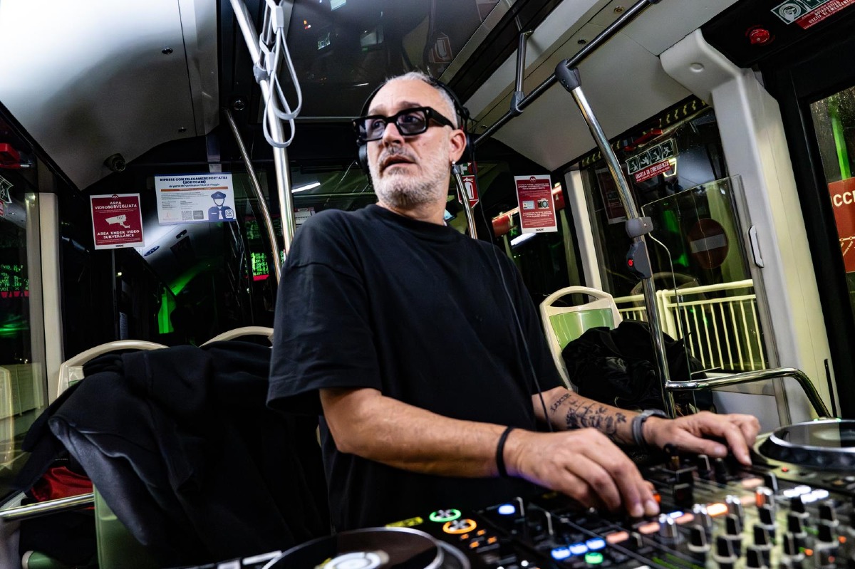 Il Metromare per una domenica diventa discoteca: "Spazio di socialità, non solo mezzo di trasporto" - 