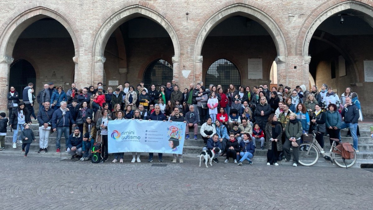 Rimini si tinge d'azzurro: "Richiamiamo l'attenzione sull'autismo" - 