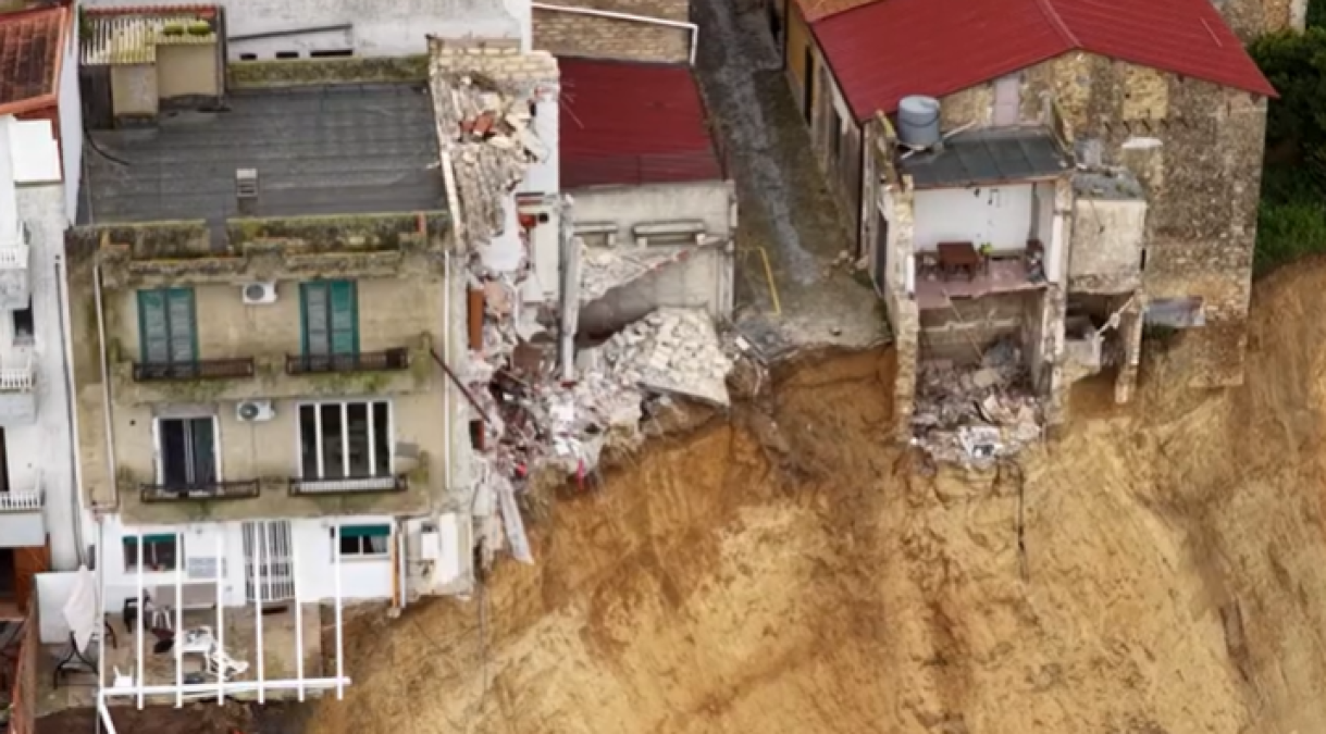 Frana di Niscemi, tredici indagati: nel mirino anche quattro ex presidenti della Regione - © Rai