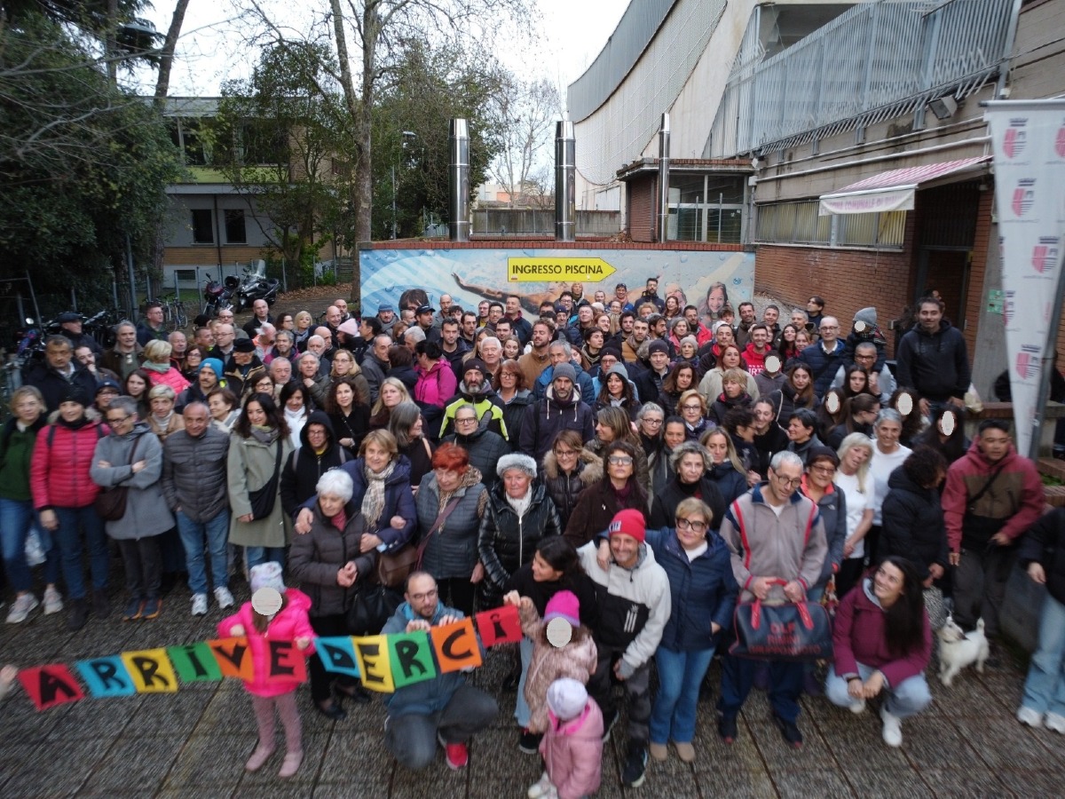 Rimini dice addio alla storica piscina comunale: lacrime e ricordi nell’ultimo tuffo - 