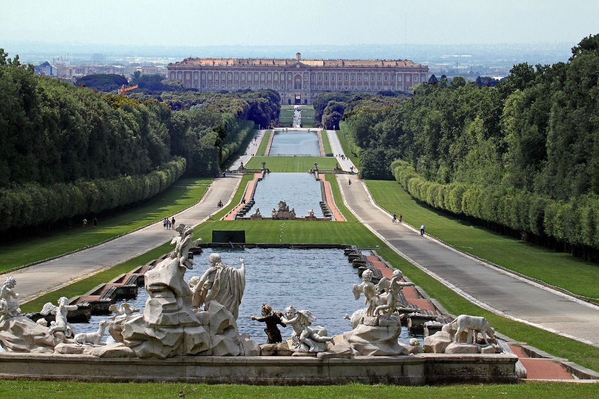 Caserta, il Tar conferma lo scioglimento per camorra - La Reggia di Caserta © Wikipedia