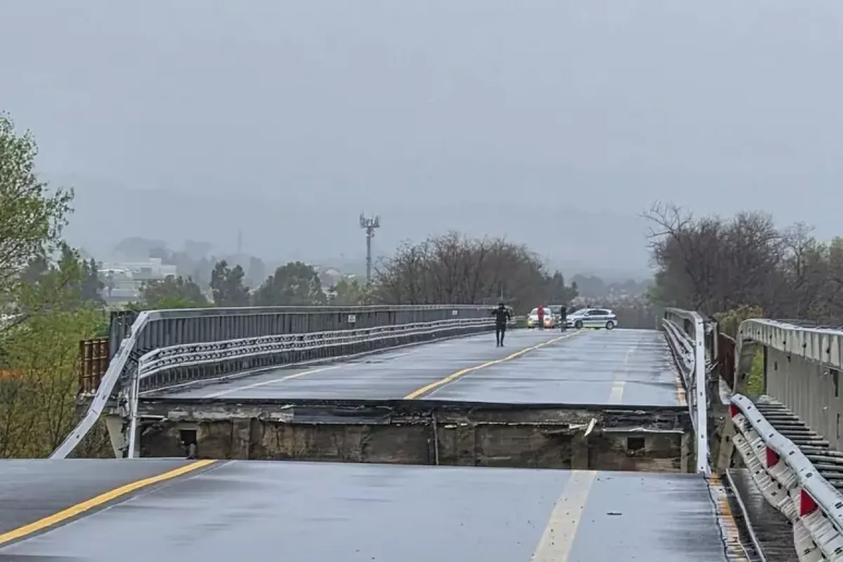 Maltempo, crolla un ponte sul Trigno: isolamento e allagamenti tra Molise, Marche e Puglia - © Ansa