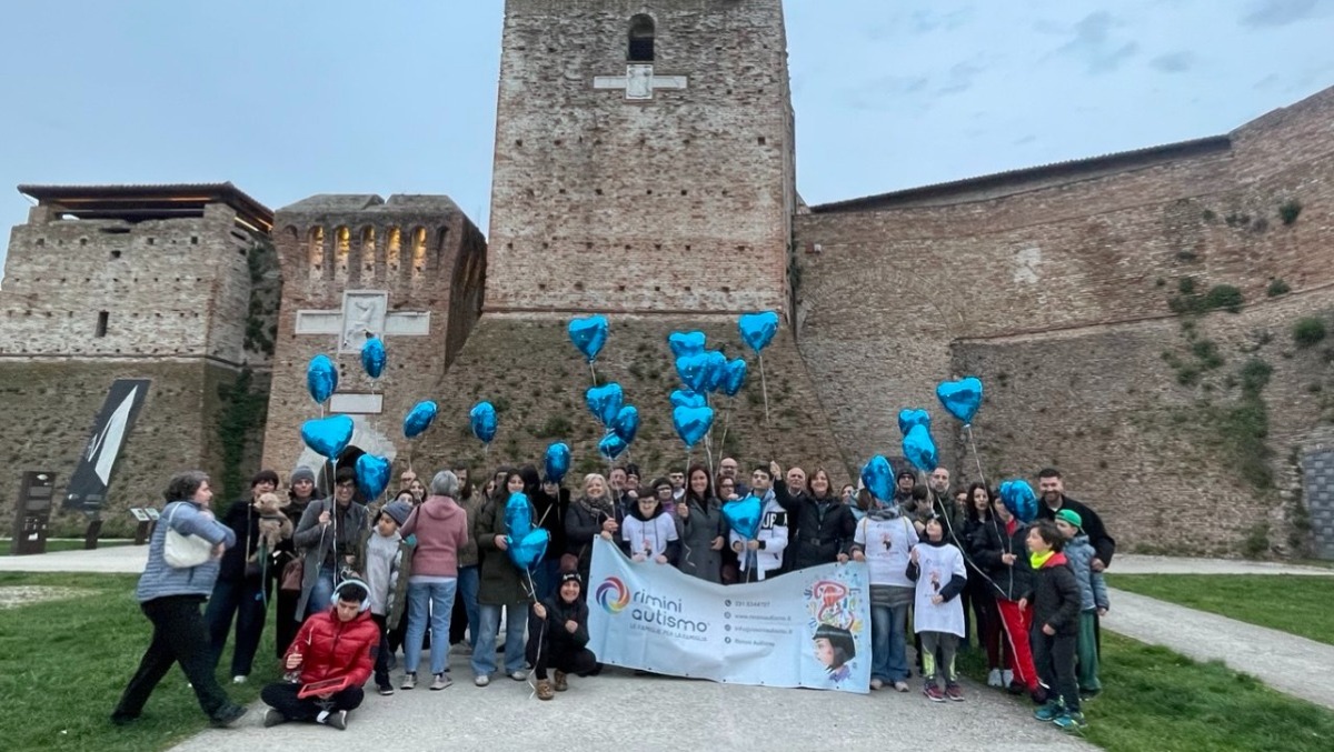 Giornata mondiale autismo: a Rimini Castel Sismondo "blu" e una cerimonia con lancio di palloncini - 