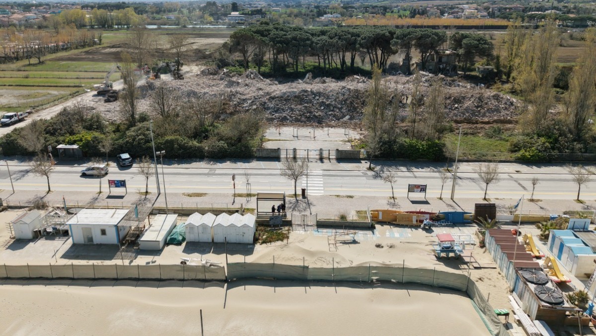 Riccione, l'ex colonia abbattuta: ora sorgeranno sei bungalow turistici - L'ex colonia demolita