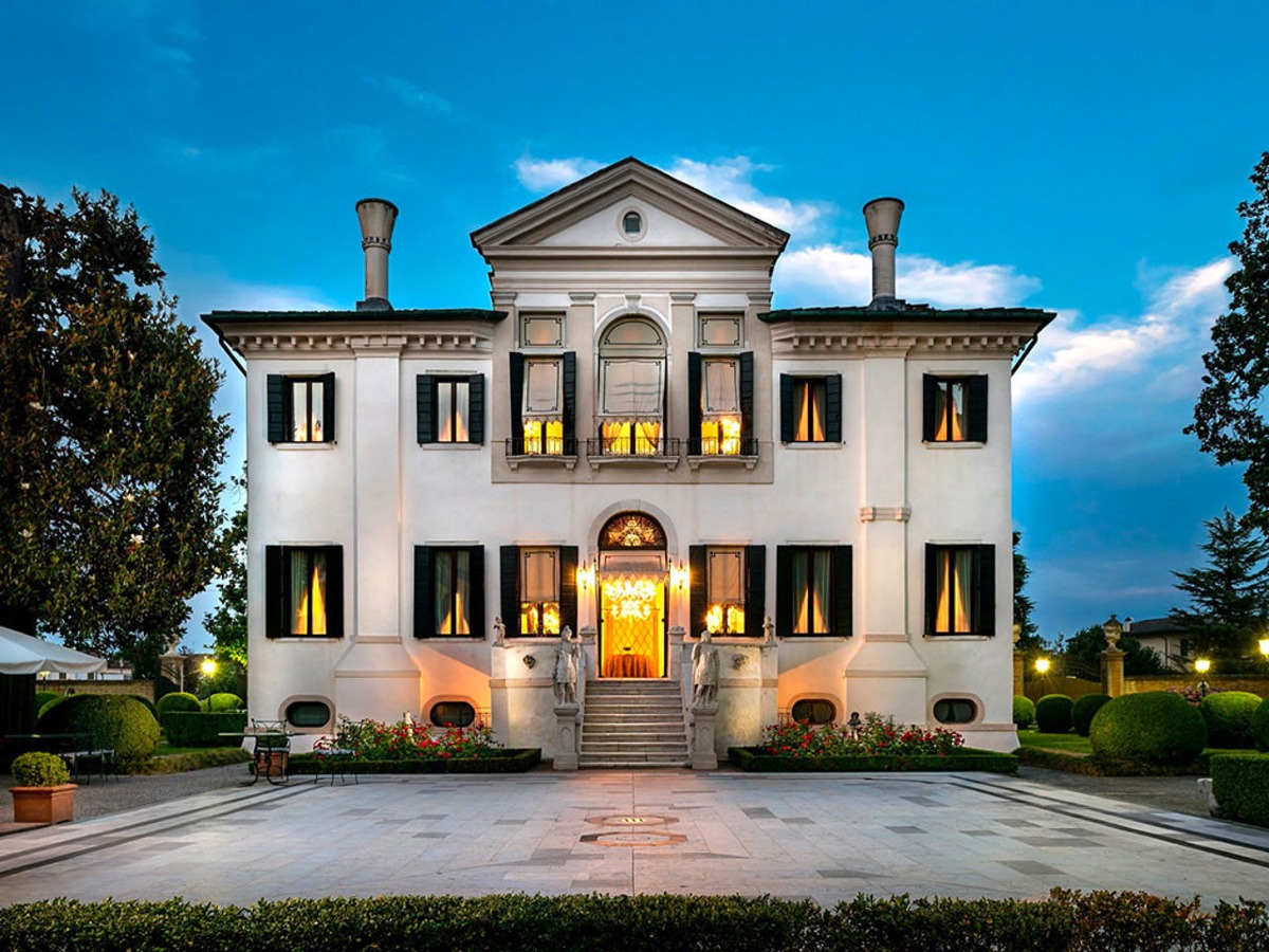 Riccione: inaugurata la mostra “Kairos. Il tempo cruciale” di Andrea Chiesi a Villa Franceschi - 