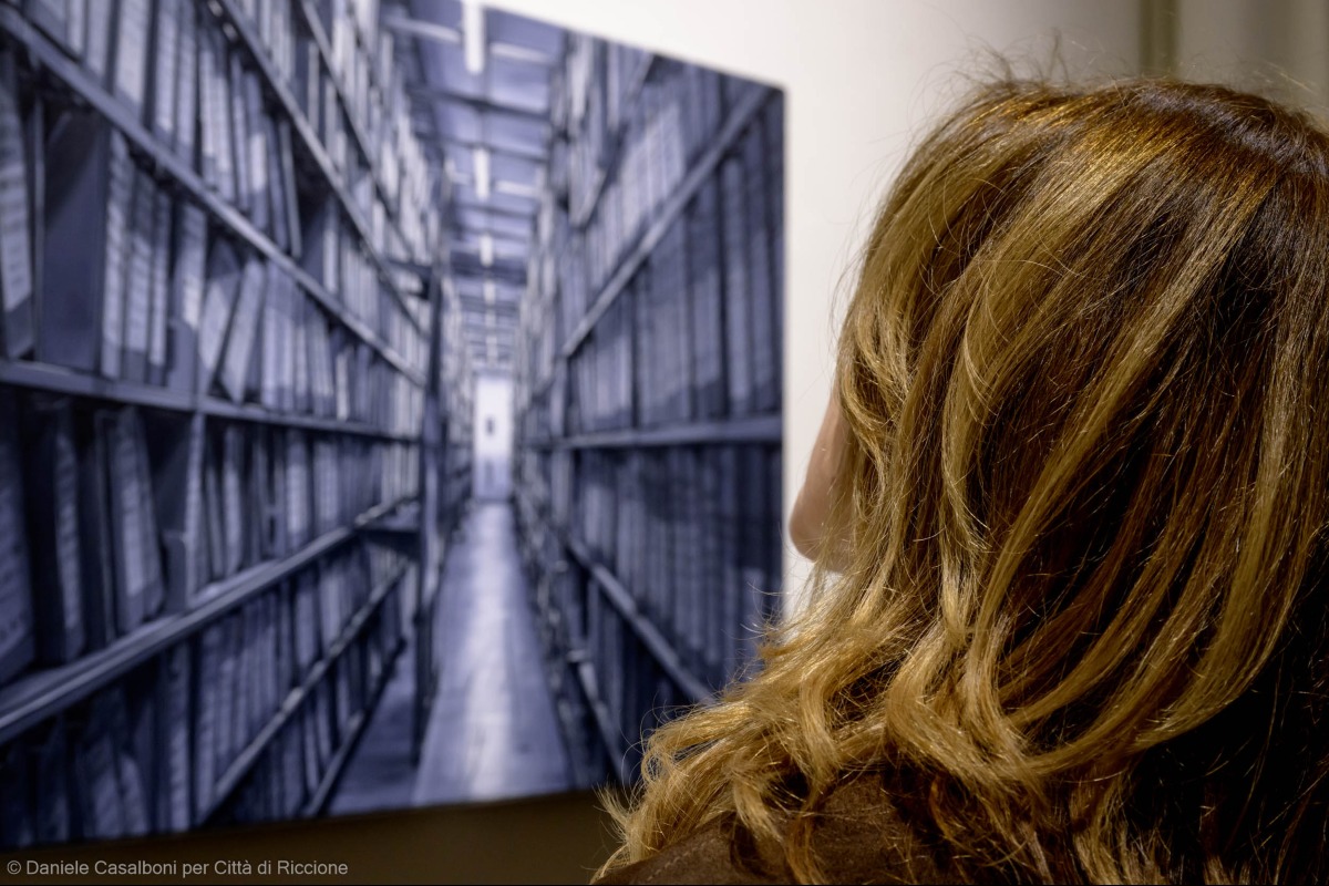 Riccione, taglio del nastro per la personale di Andrea Chiesi - 