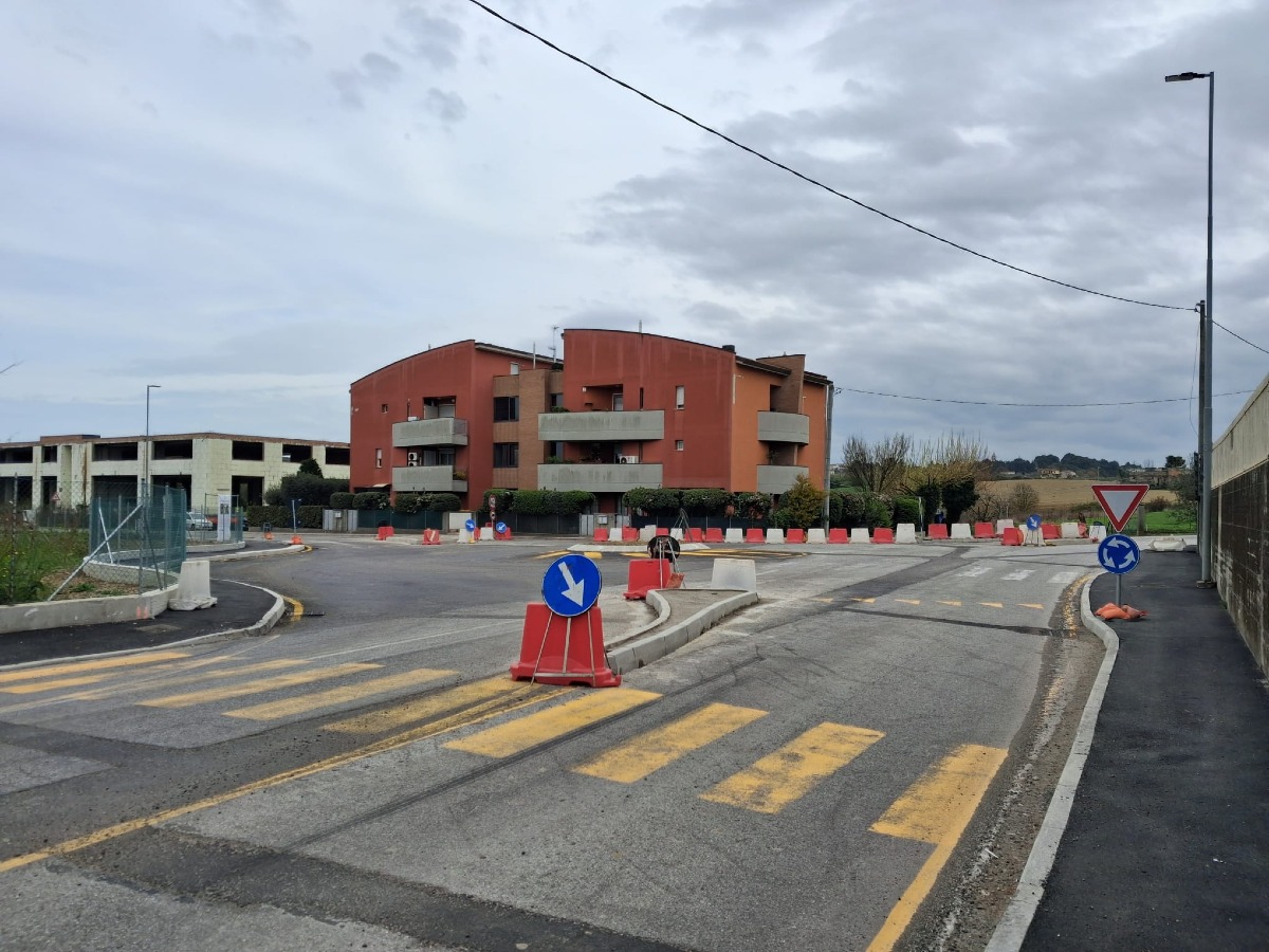 Riccione, lavori sulla nuova rotatoria, strada chiusa in orario notturno tra martedì e mercoledì - 