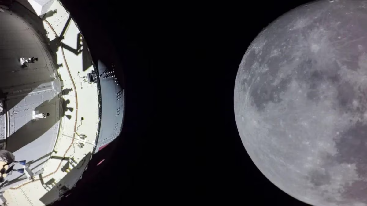 Artemis 2 sorvola oggi la Luna: la NASA mostra la vista dalla Orion - © Nasa