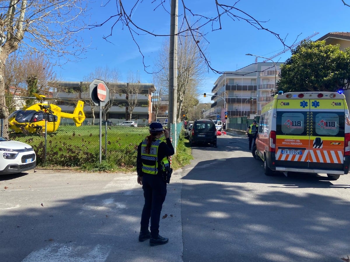 Weekend di sangue sulle strade: 11 incidenti nel riccionese, due feriti in codice rosso - L'intervento dell'elisoccorso dopo l'incidente