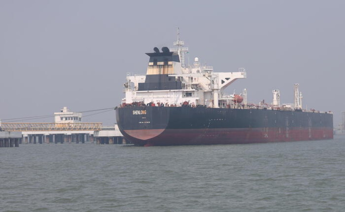 Primo round di negoziati a Islamabad: si apre il tentativo di tregua globale - Nave attraversa Hormuz © Ansa