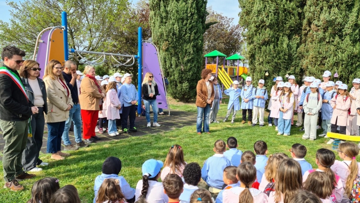 Nuovi arredi e giochi inclusivi: Santarcangelo riqualifica il parco e lo intitola a Teresa Mattei - 