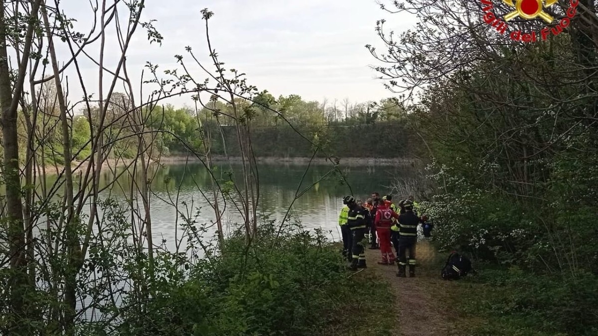 Auto finisce nel laghetto: ritrovato il corpo di una donna - 