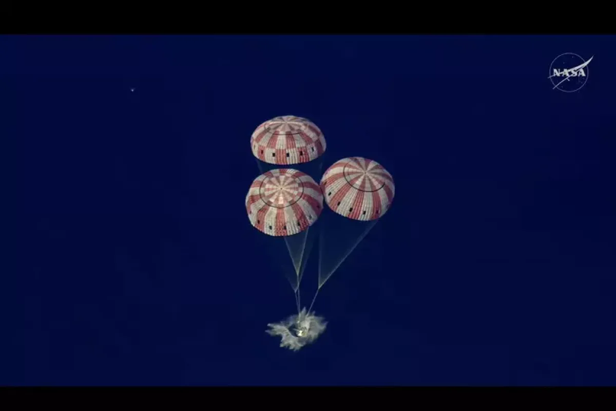 Capsula Orion ammarata, missione compiuta per Artemis II - Artemis II spacecraft splashdown in Pacific Ocean © ANSA/EPA