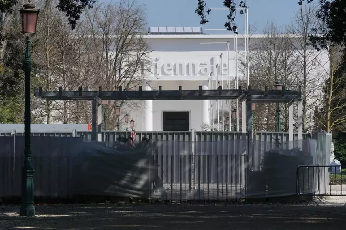 L'UE minaccia di congelare i fondi alla Biennale di Venezia: la Russia torna al padiglione, scoppia la polemica - Una immagine della facciata del Padiglione Centrale ai Giardini della Biennale, Venezia © Ansa
