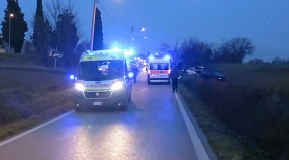 Scontro tra autocarro e auto a Modena: tre morti e un ferito grave - Repertorio