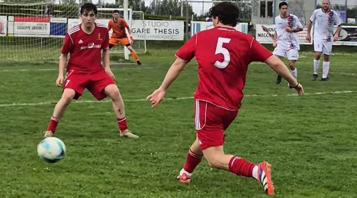 Calcio Prima, il Sant'Ermete pareggia a San Clemente (0-0) - Igli Dragovoja e Tommaso Fornari in azione