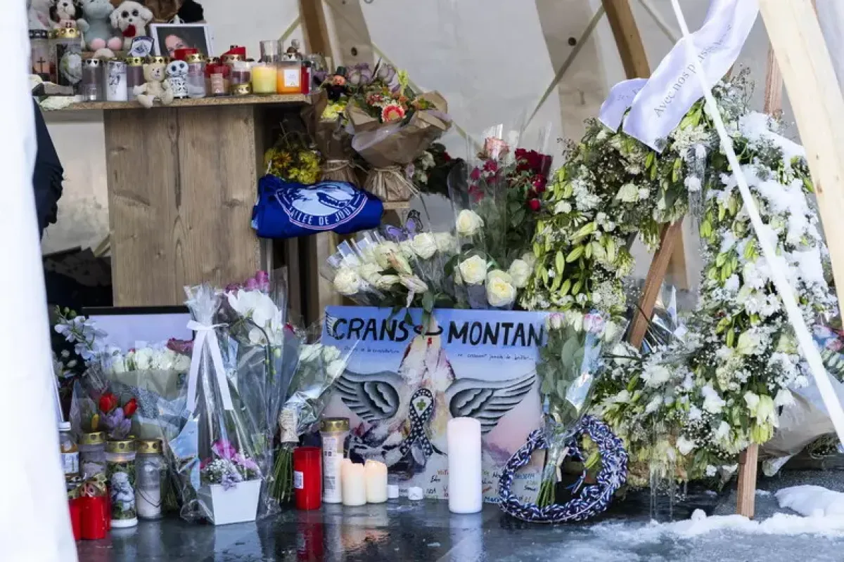 Crans-Montana, interrogato il sindaco: contestati incendio, lesioni e omicidio colposo - © ANSA/EPA