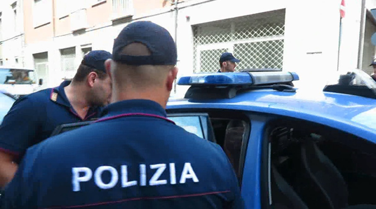 Rimini, follia in Questura: 33enne tenta di strangolare un poliziotto - Repertorio
