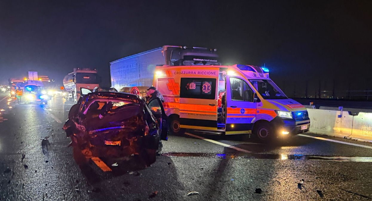 Incidente sull’A14 a Rimini: coinvolte due auto e un mezzo pesante - 