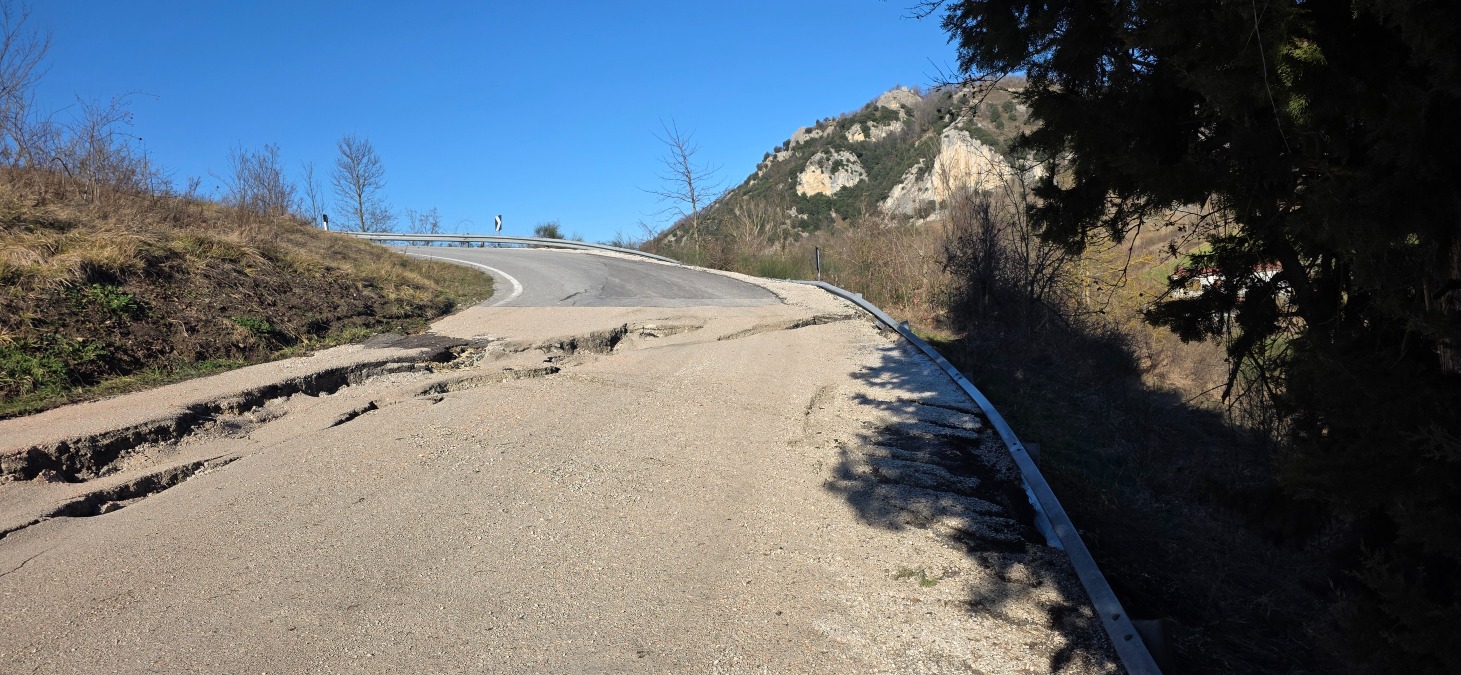 Sassofeltrio, partono i lavori sulla SP 86: strada chiusa dopo la frana - 