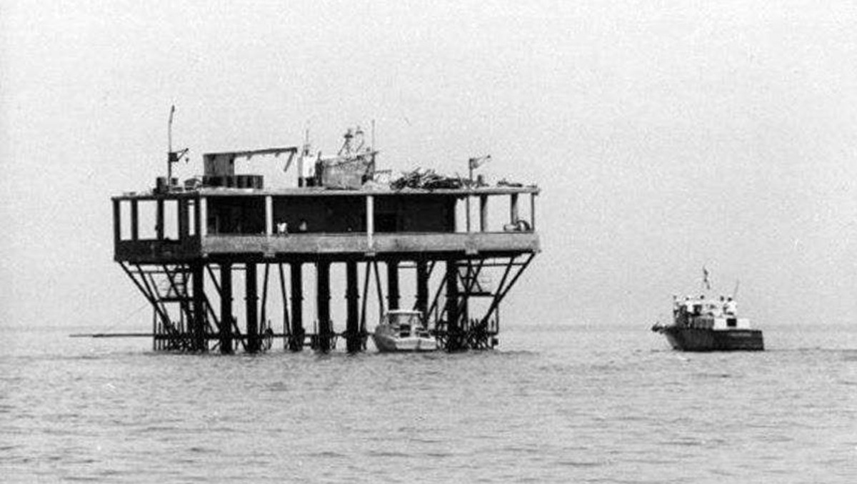 Quando al largo di Rimini nacque uno Stato: 56 anni dall’Isola delle Rose - Isola delle Rose (foto da "Rimini Sparita")