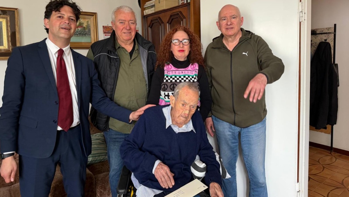 Il Taxi 9, un pezzo di storia di Rimini: il suo conducente Guerrino compie 100 anni - 