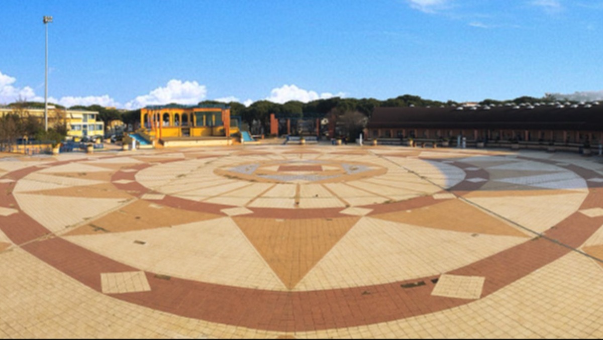 "Pietre rotte, bivacchi e degrado": lo stato di Piazza della Repubblica di Cattolica agita l'opposizione - Piazza della Repubblica di Cattolica