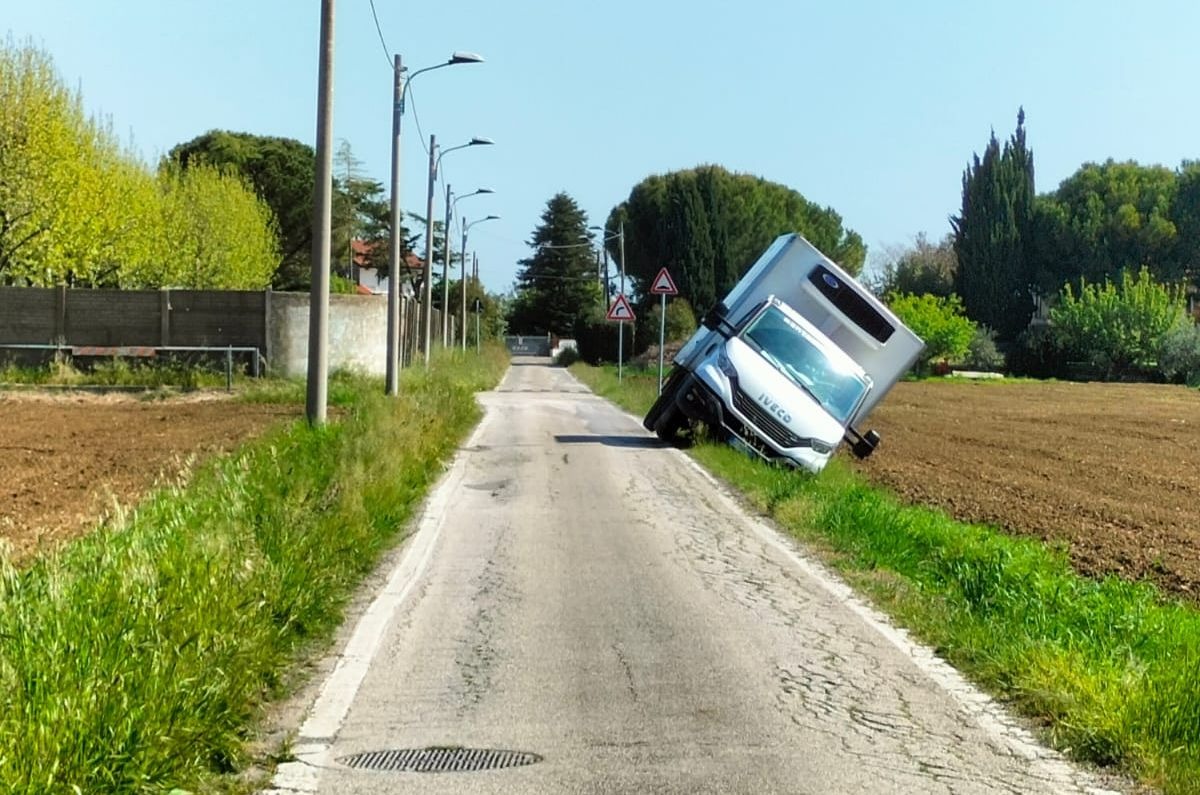 Via Celli, nuovo incidente con mezzo pesante: cresce l’allarme sicurezza - 