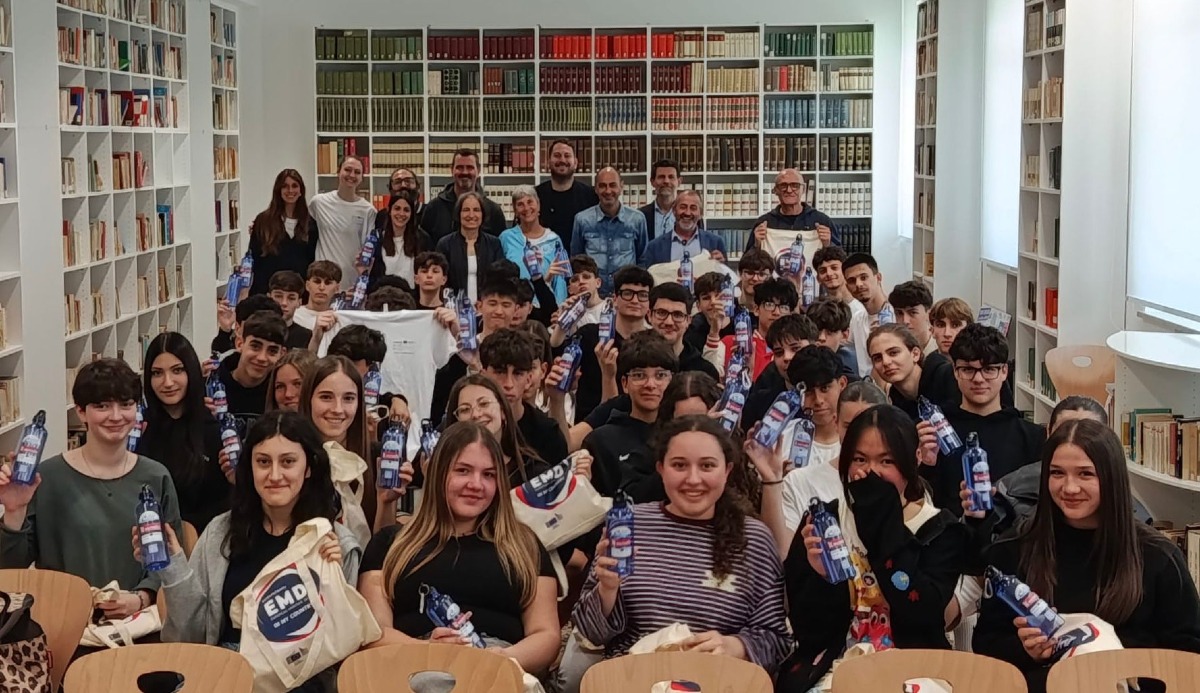 FishNoWaste: gli studenti del Valturio raccolgono 200 kg di rifiuti e riducono la plastica a scuola - 