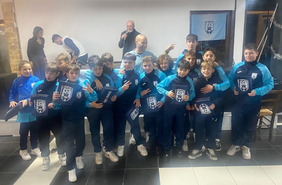 Calcio giovanile, Misano: camp estivo dal 15 giugno (annate 2013-2017) - Daniele Simoncelli con il suo gruppo di bambini del Misano