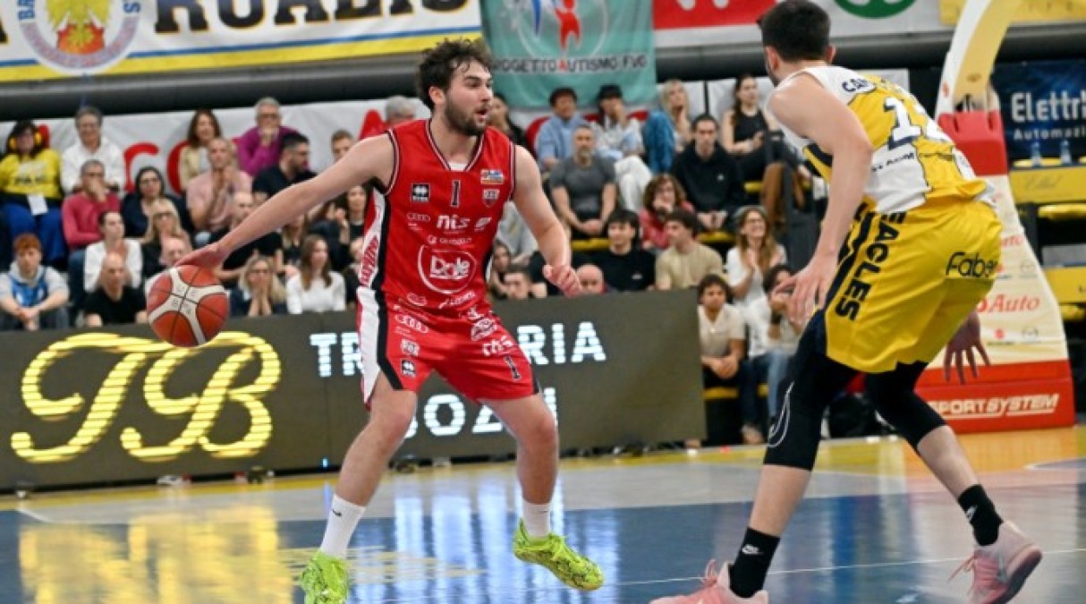 Basket A2, Dole: Cividale si conferma bestia nera (89-76) -  Un attacco Dole (foto Diego Petrussi)