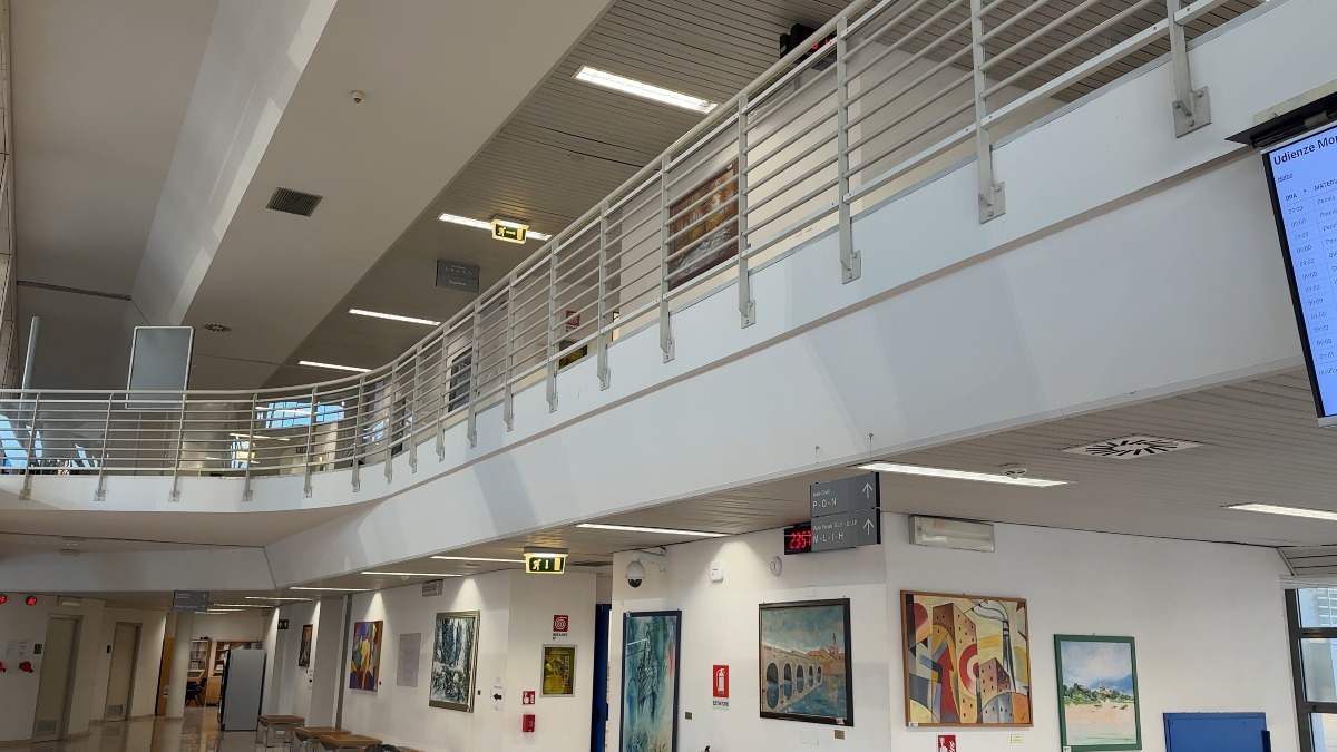 Perseguita la compagna e snobba il braccialetto elettronico: "scuse insufficienti", arrestato - Tribunale di Rimini