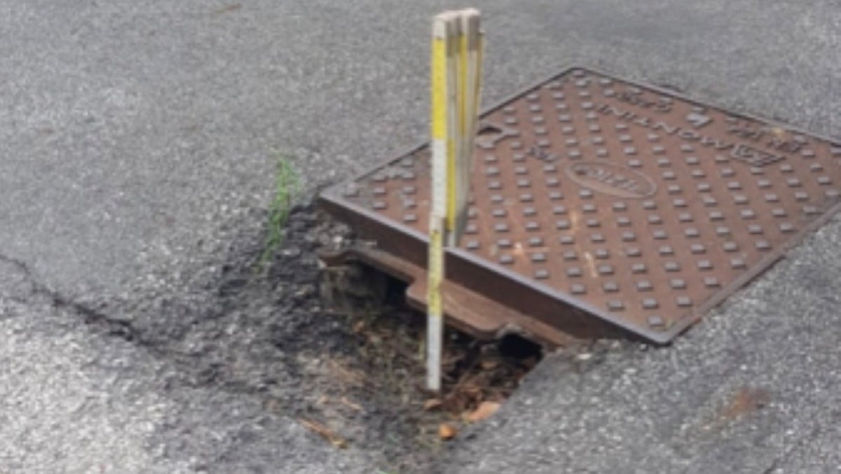 Cadde a terra inciampando in un tombino: il Comune dovrà pagare 15.000 euro di risarcimento - 