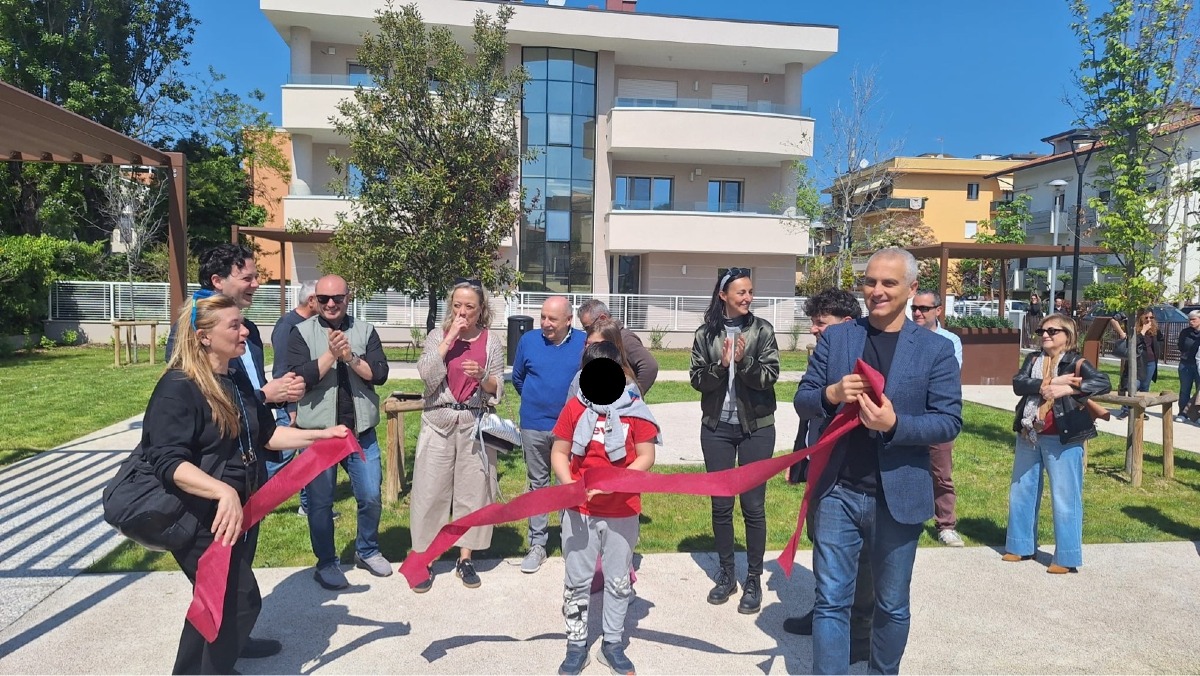 Rimini, il privato dona nuovo spazio verde alla città: inaugurato il giardino di via Armellini-Tommaseo - 