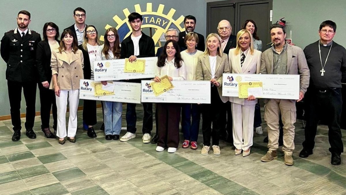 Anche il Vescovo di Rimini "benedice" gli studenti premiati dal Rotary Club Riccione-Cattolica - 
