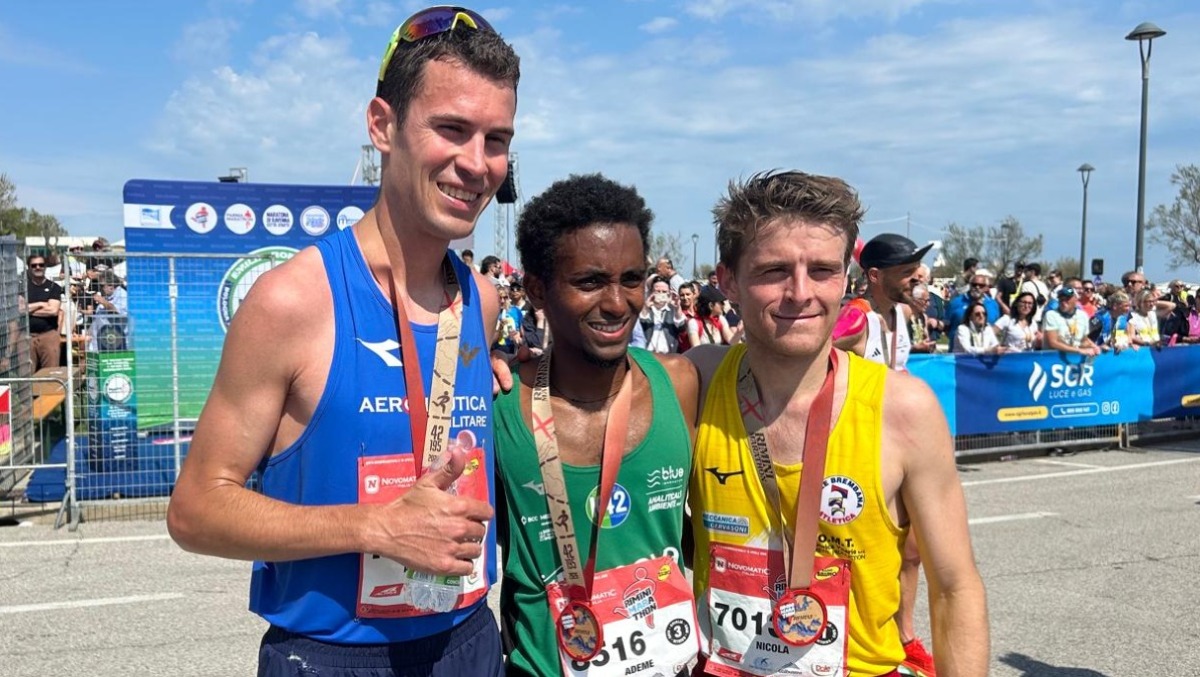 La Rimini Marathon è uno spettacolo: vince Ademe Cuneo, secondo Giacobazzi - Il podio maschile
