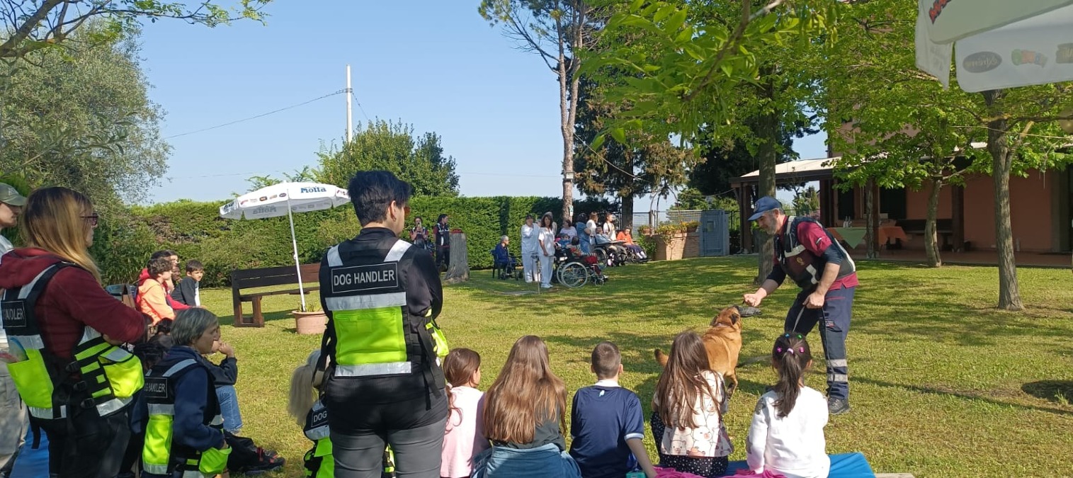 “Sicuri Insieme” a Sant’Ermete, esercitazione di evacuazione e soccorso con l'unità cinofila - 