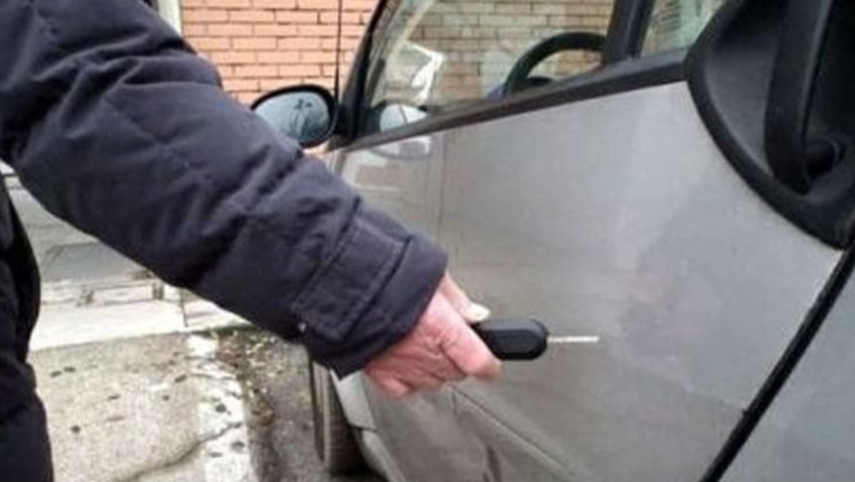 Rimini, fermato il danneggiatore di auto: raffica di denunce dei Carabinieri nel weekend - Foto di repertorio