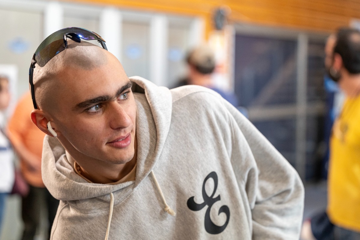 Achille Costacurta gira il nuovo film di Gianfreda: e anche l'autobus di Start Romagna diventa un set - Achille Costacurta