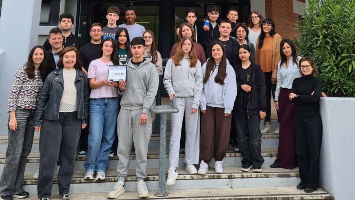 Studenti e insegnanti dell'istituto Molari premiati: con loro anche l'amministrazione di Santarcangelo - 