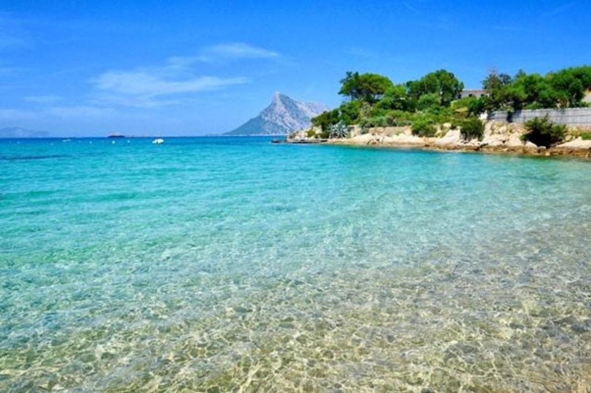 Sardegna, il richiamo dell’estate tra mare cristallino e soggiorni confortevoli - 