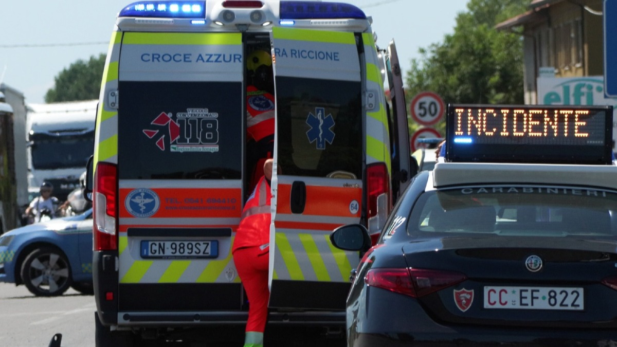 Scontro frontale tir‑auto a Pagani, muoiono carabiniere e suocera - Repertorio