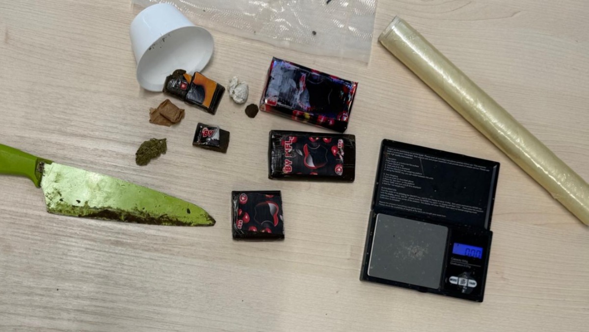 Hashish nel ripostiglio: lo spacciatore "incastrato" dalle segnalazioni dei residenti - 