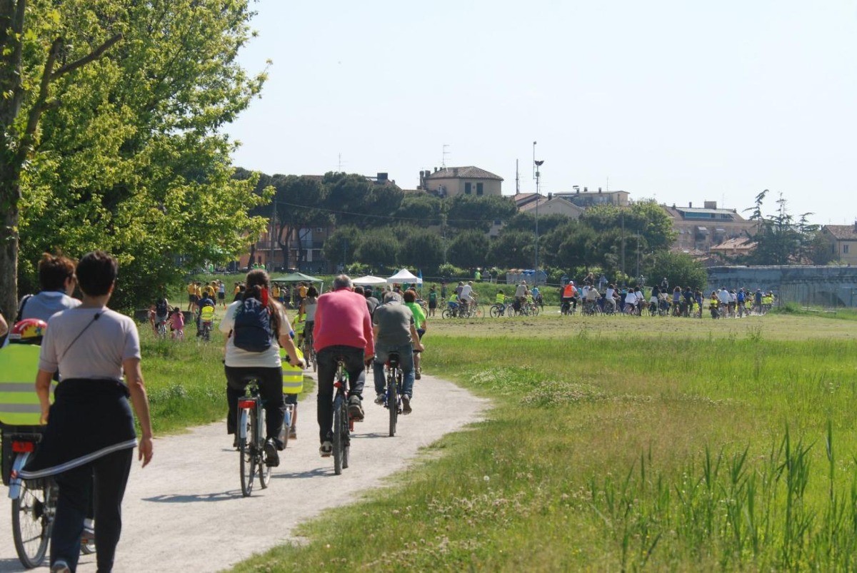 Verso Velo-city: studenti e famiglie si sfidano in bicicletta per promuovere la mobilità sostenibile - 