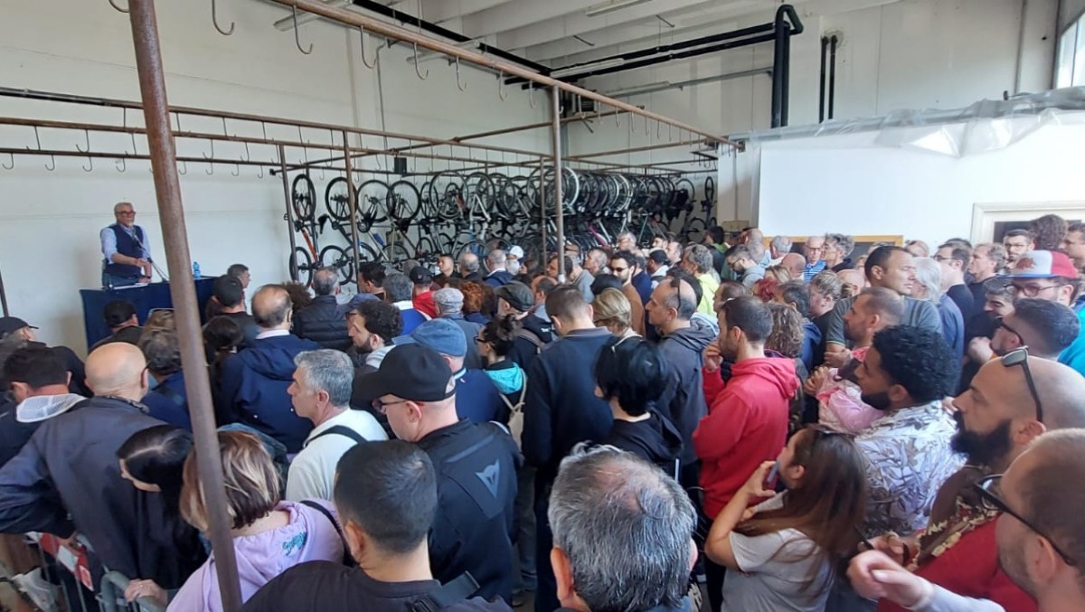 Biciclette, monopattini, droni giocattolo e un casco: 100 oggetti smarriti all'asta a Rimini - 