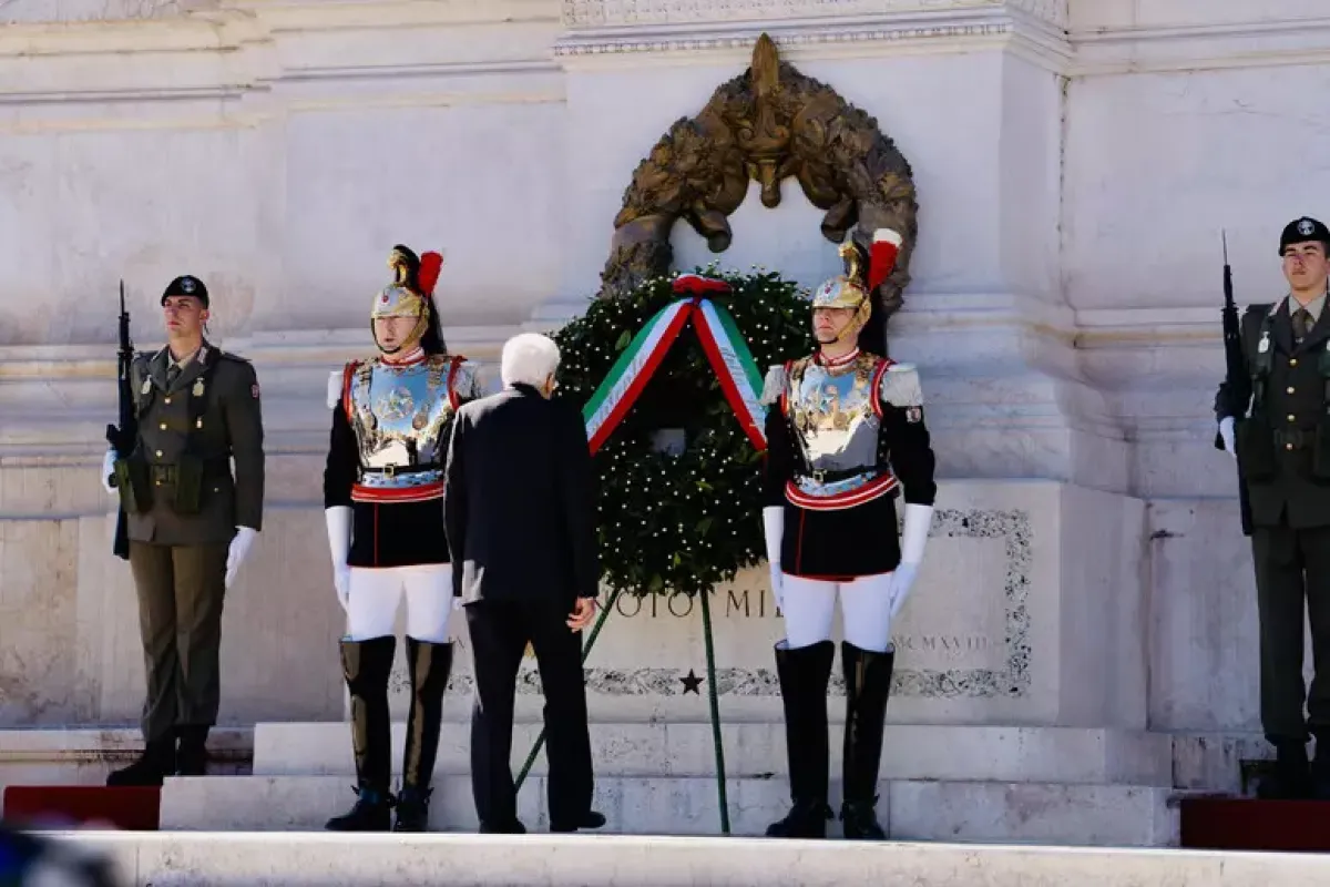 Presidente Mattarella all’Altare della Patria: “Omaggio ai caduti per la Liberazione” - PH ANSA